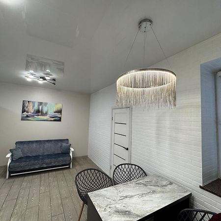 Vip Apartment У Центрі Міста, Новобуджк Театральний,Дуже Простора Ρίβνε Εξωτερικό φωτογραφία
