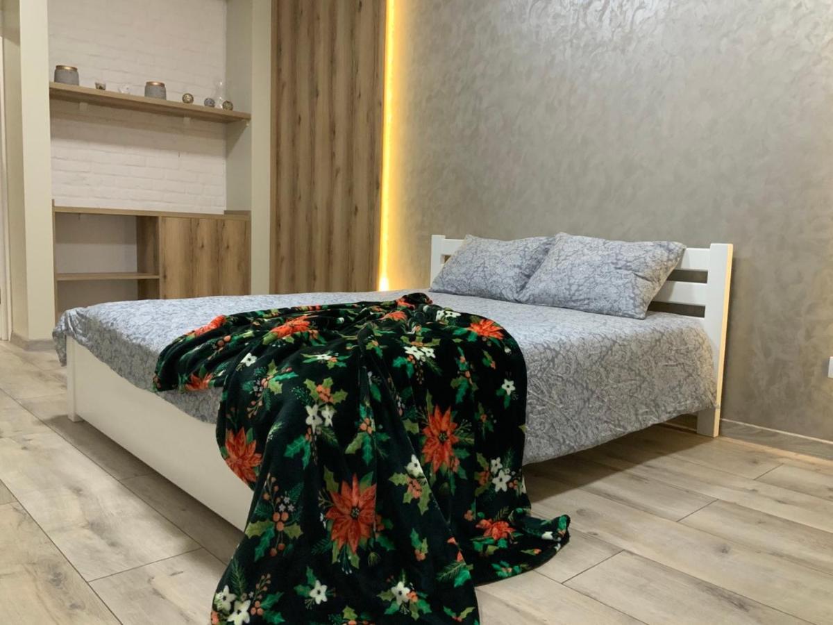 Vip Apartment У Центрі Міста, Новобуджк Театральний,Дуже Простора Ρίβνε Εξωτερικό φωτογραφία