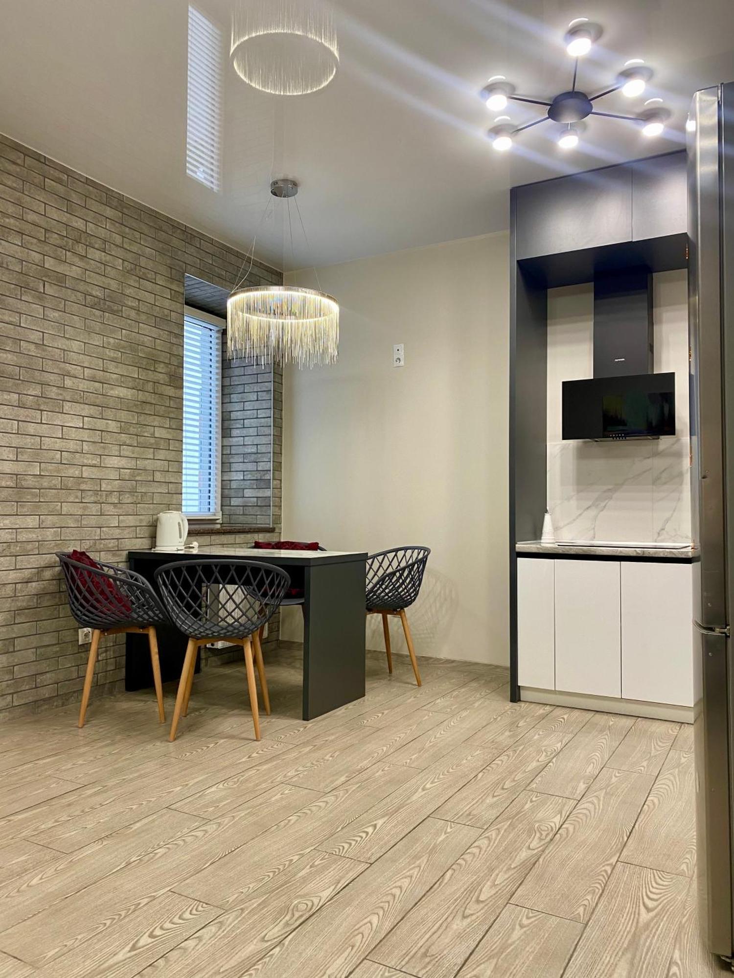 Vip Apartment У Центрі Міста, Новобуджк Театральний,Дуже Простора Ρίβνε Εξωτερικό φωτογραφία