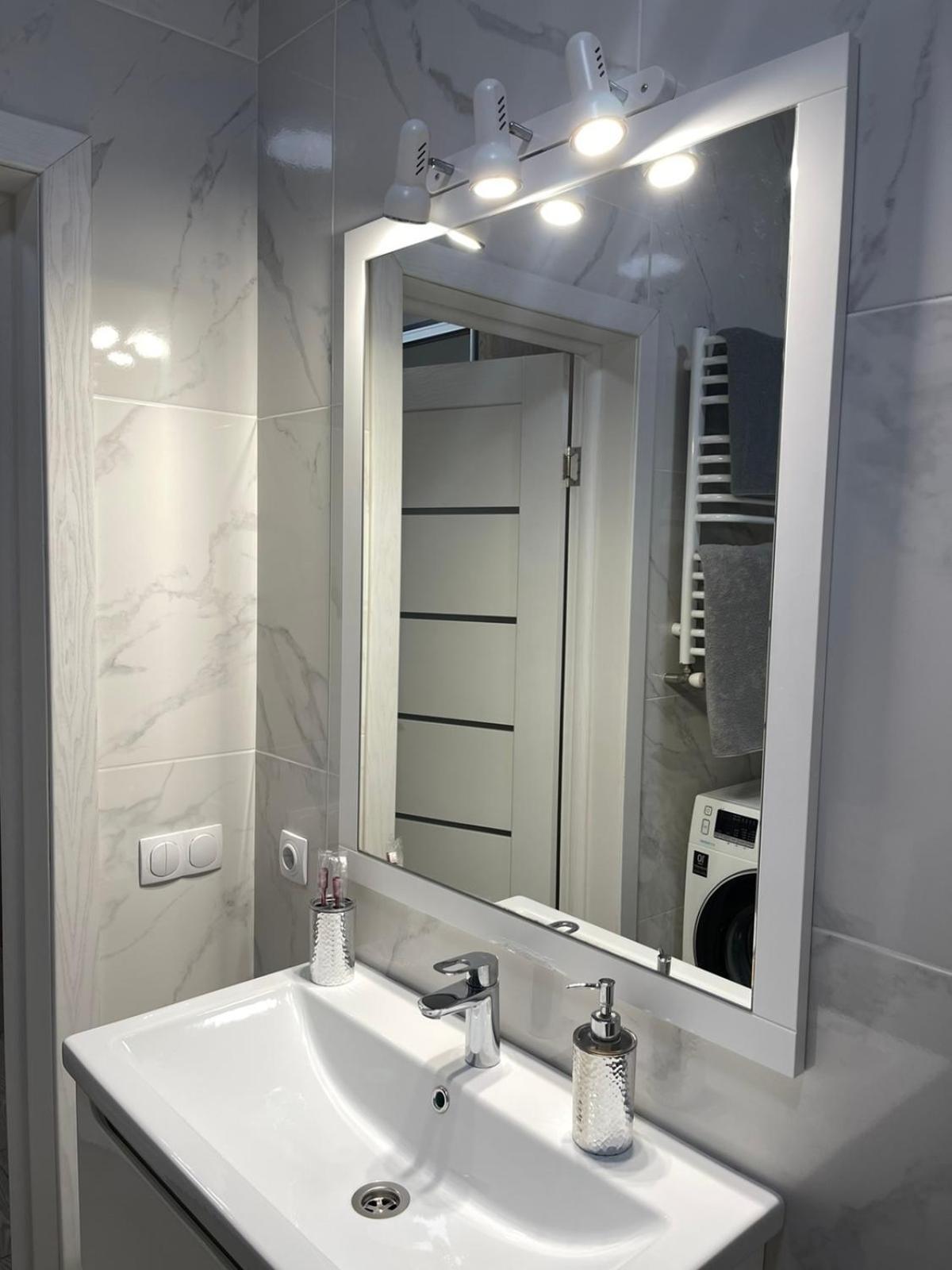 Vip Apartment У Центрі Міста, Новобуджк Театральний,Дуже Простора Ρίβνε Εξωτερικό φωτογραφία