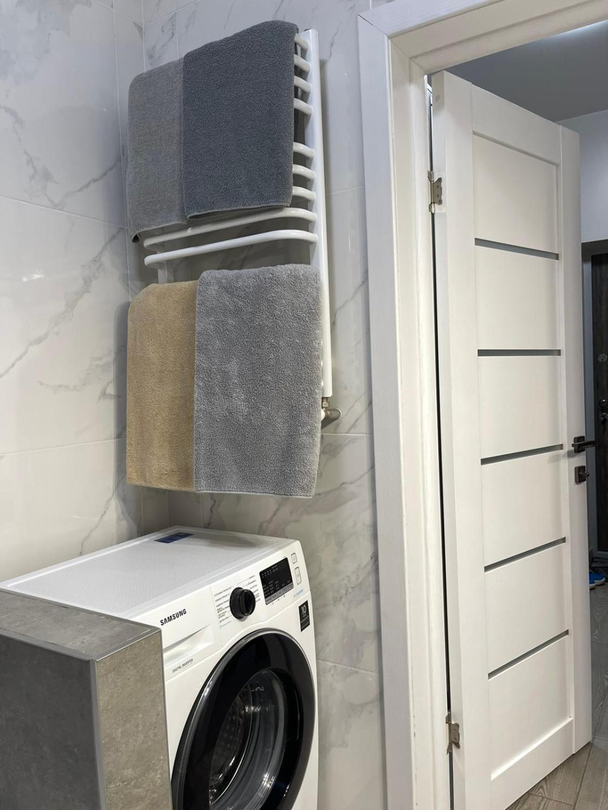 Vip Apartment У Центрі Міста, Новобуджк Театральний,Дуже Простора Ρίβνε Εξωτερικό φωτογραφία