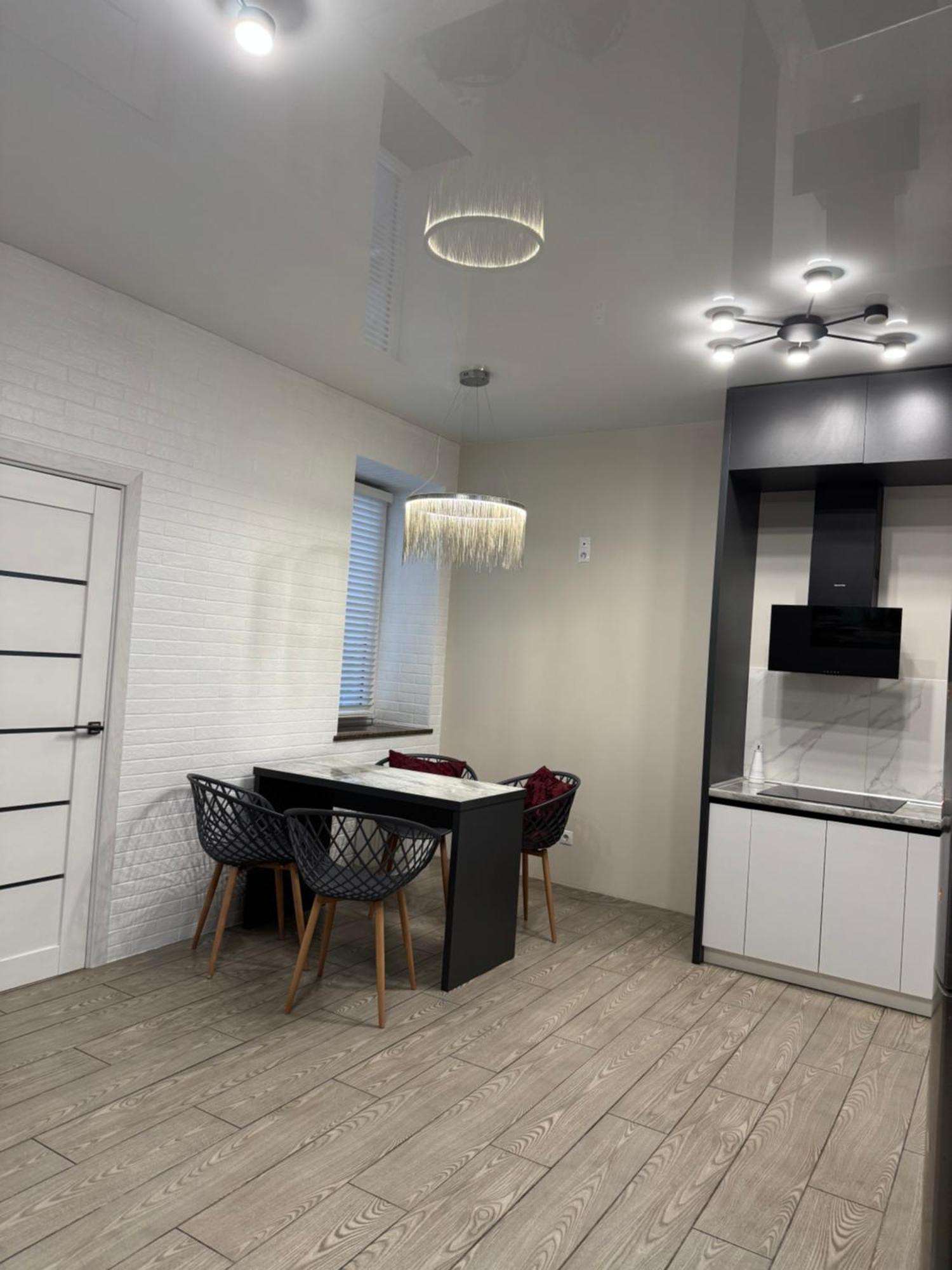 Vip Apartment У Центрі Міста, Новобуджк Театральний,Дуже Простора Ρίβνε Εξωτερικό φωτογραφία