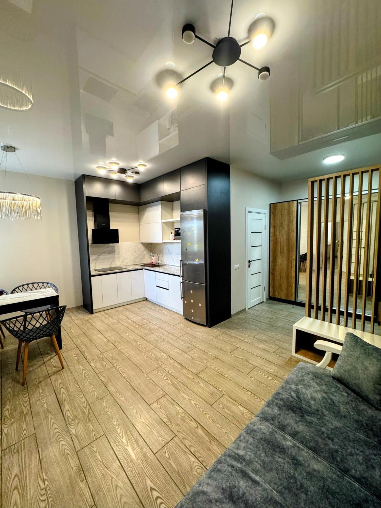 Vip Apartment У Центрі Міста, Новобуджк Театральний,Дуже Простора Ρίβνε Εξωτερικό φωτογραφία